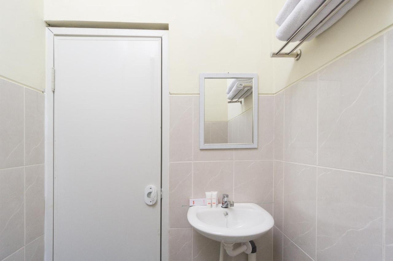 Oyo 1542 Yessy Mansion Hotell Ngabean Eksteriør bilde