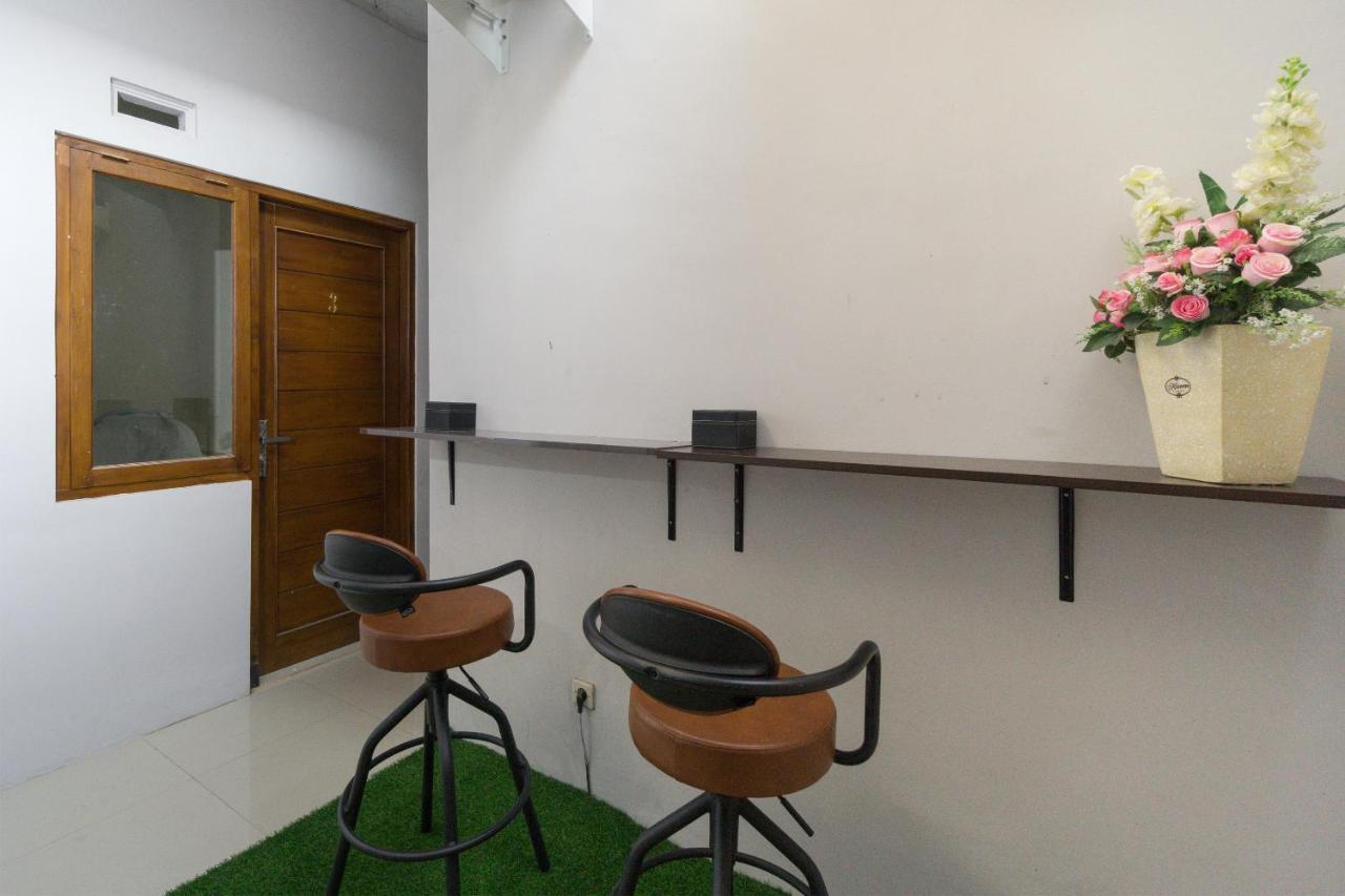Oyo 1542 Yessy Mansion Hotell Ngabean Eksteriør bilde