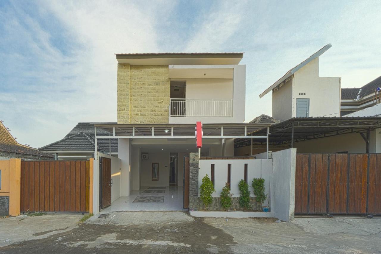 Oyo 1542 Yessy Mansion Hotell Ngabean Eksteriør bilde