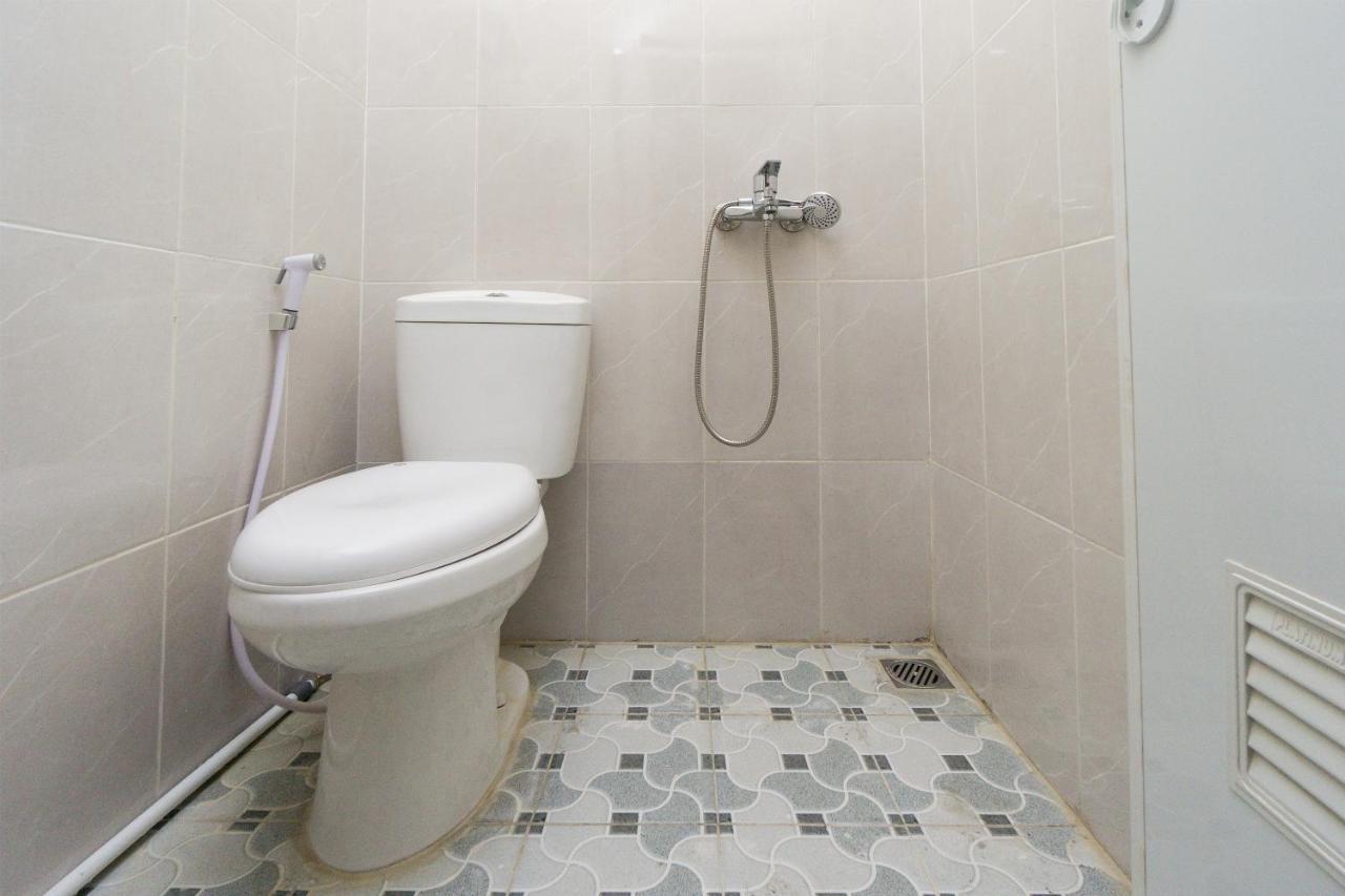 Oyo 1542 Yessy Mansion Hotell Ngabean Eksteriør bilde