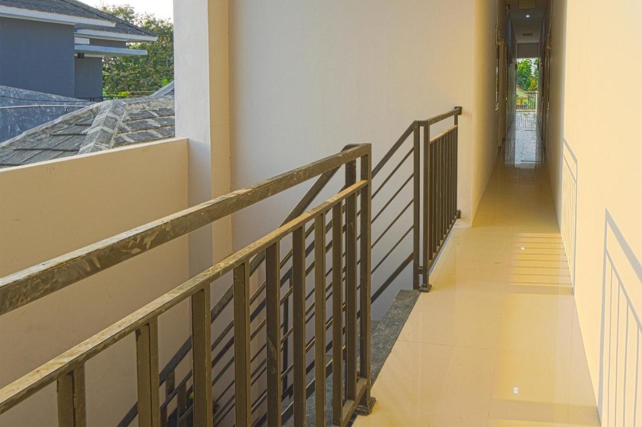 Oyo 1542 Yessy Mansion Hotell Ngabean Eksteriør bilde
